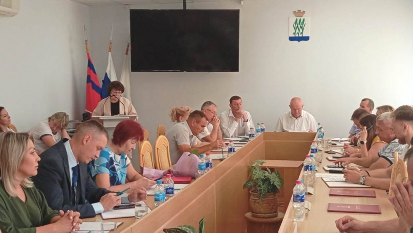 Камышинская городская дума «замки» для журналистов со своих дверей не снимает, информацию с заседаний максимально засекречивает