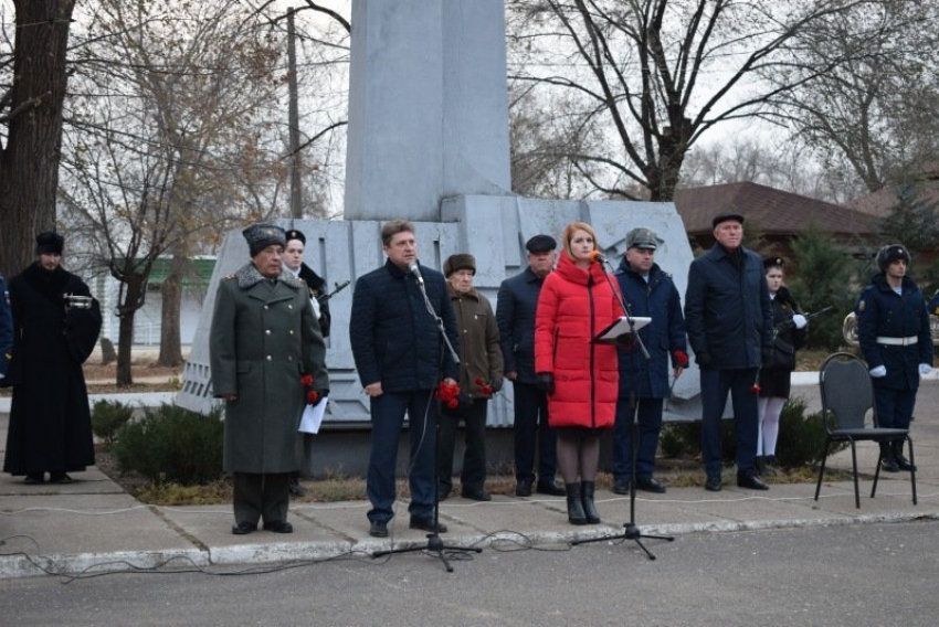 В Камышине в годовщину ухода комсомольцев-добровольцев на защиту Сталинграда группу призывников символично проводили на службу