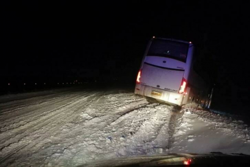 Автобус Астрахань - Москва попал в ДТП в Михайловском районе Волгоградской области 18 января
