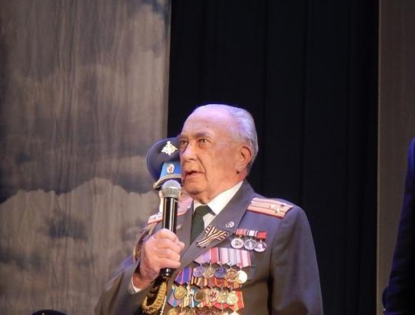 Председателя Камышинского совета ветеранов Юрия Ефременко наградили государственной наградой