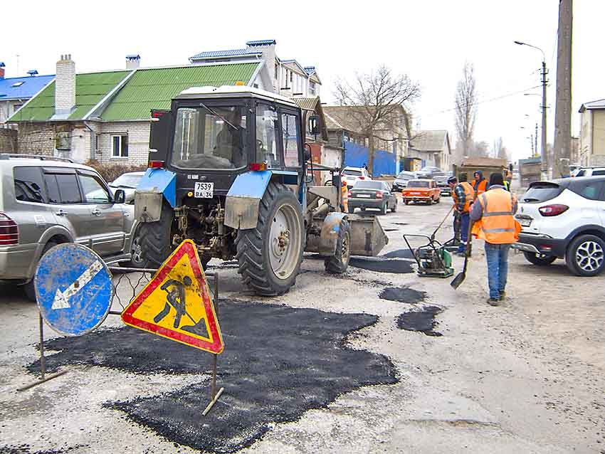 Камышин расцветает латочным ремонтом дорог - «супертехнология» применяется властями от нужды