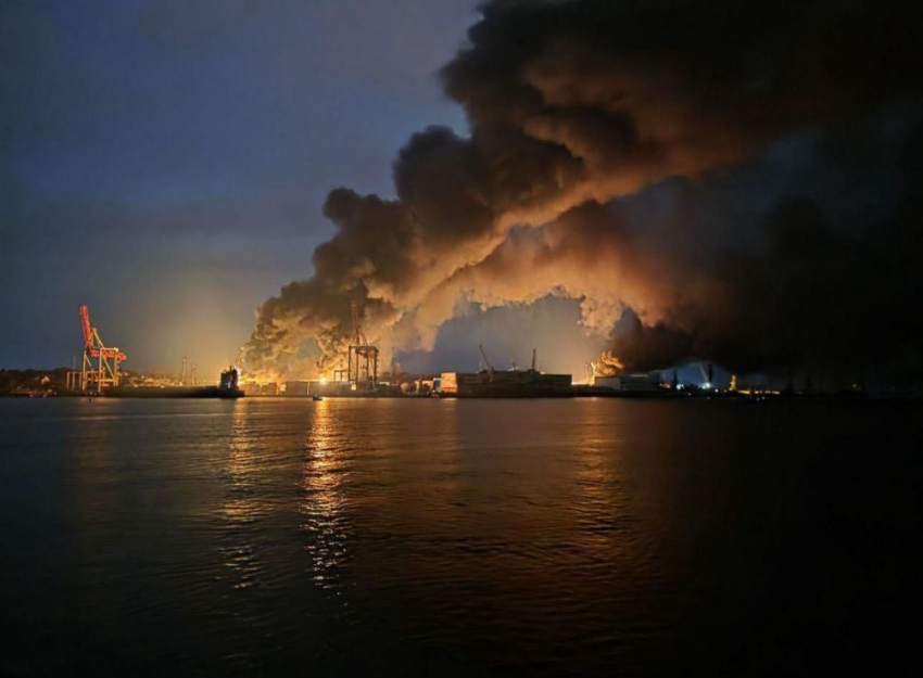 Ночь огня над Чёрным морем: семь часов взрывов и пожаров в Одессе. НАТО в ужасе — уничтожен опасный груз из Турции, - «Блокнот - Россия"