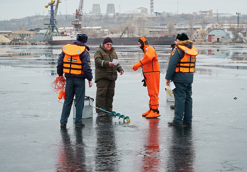В Камышине спасатели вышли в рейд на реку