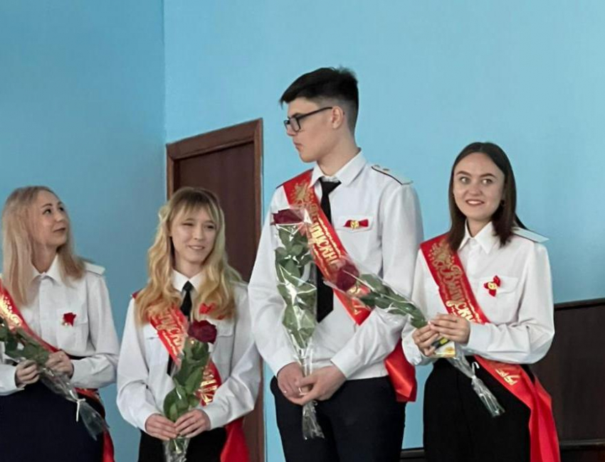 "Сегодня для моей дочери прозвенел последний звонок, я горжусь ею", - поздравление выпускнице школы №5 Алисе Шипиловой