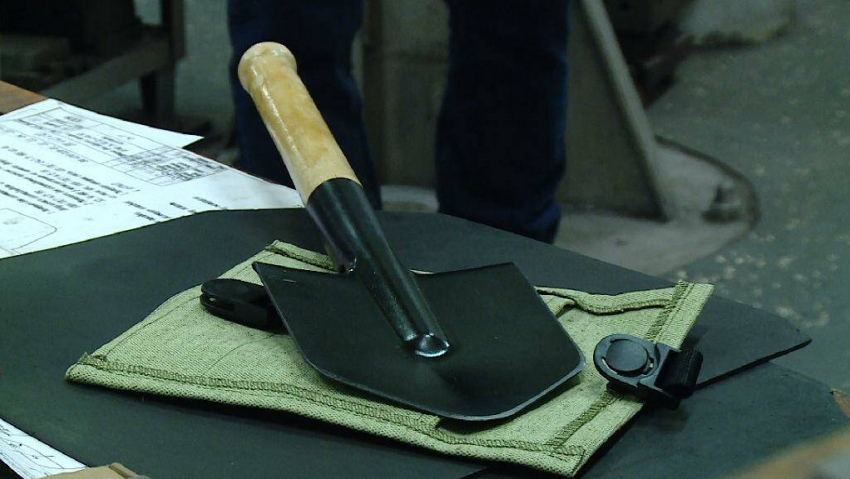 На камышинском заводе СМИ ставят на поток производство саперных лопат для СВО, и не только их