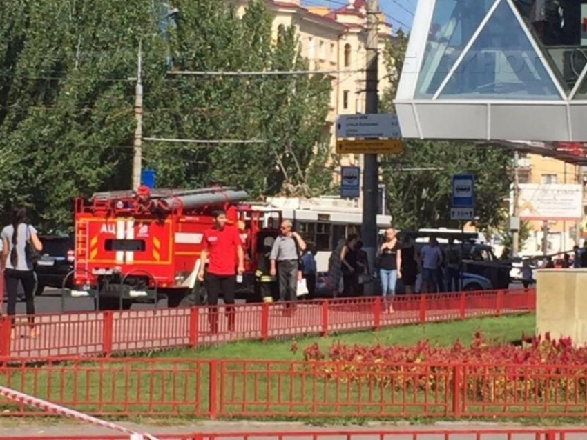 В Волгограде эвакуировали более одиннадцати крупных объектов из-за угрозы взрыва