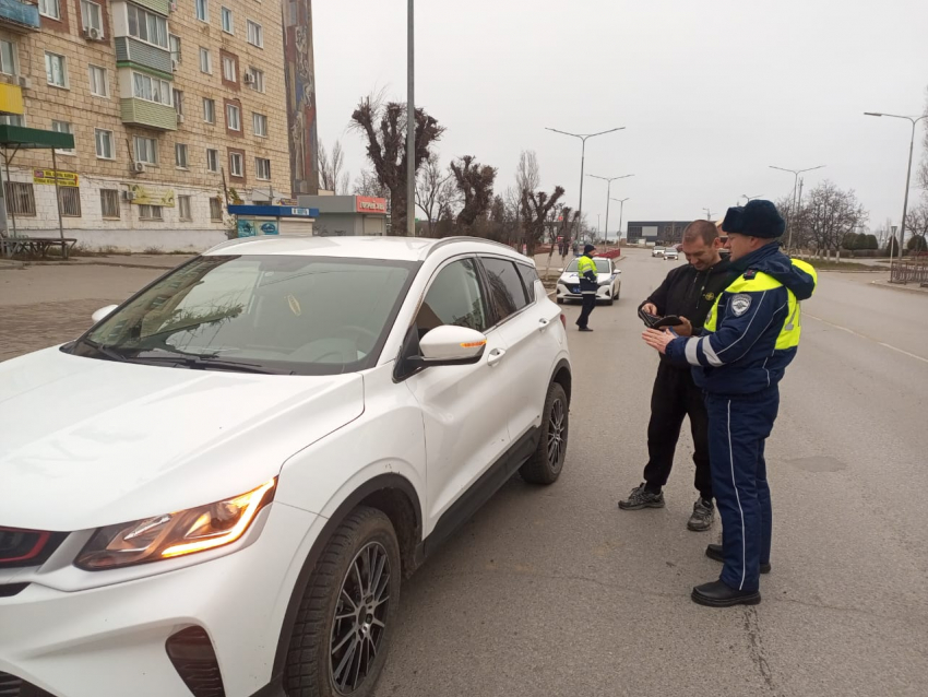 В Камышине сотрудники ГИБДД вышли проверять, все ли водители «переобулись"