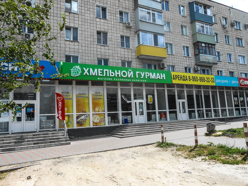 Уличная реклама по закону, подписанному сегодня Владимиром Путиным, переходит исключительно на русский язык
