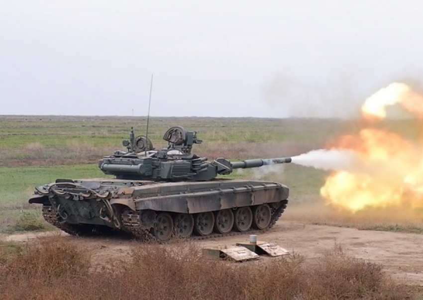 Танковые экипажи из мобилизованных камышан проходят подготовку на полигоне в Волгоградской области