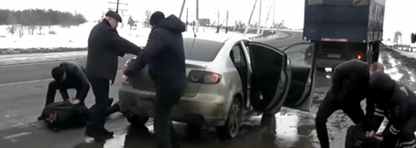 В Камышине оперативники задержали трио «воров-барсеточников"