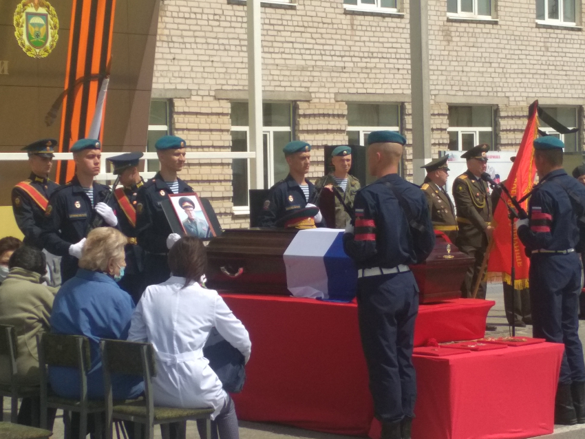 Камышин провожает в последний путь генерала Андрея Хоменко со всеми воинскими почестями