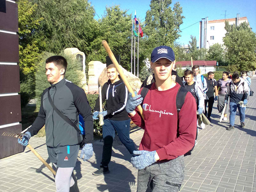 Выгнать надоевших и не желающих работать из органов власти и заменить их молодежью требует депутат Волгоградской Облдумы