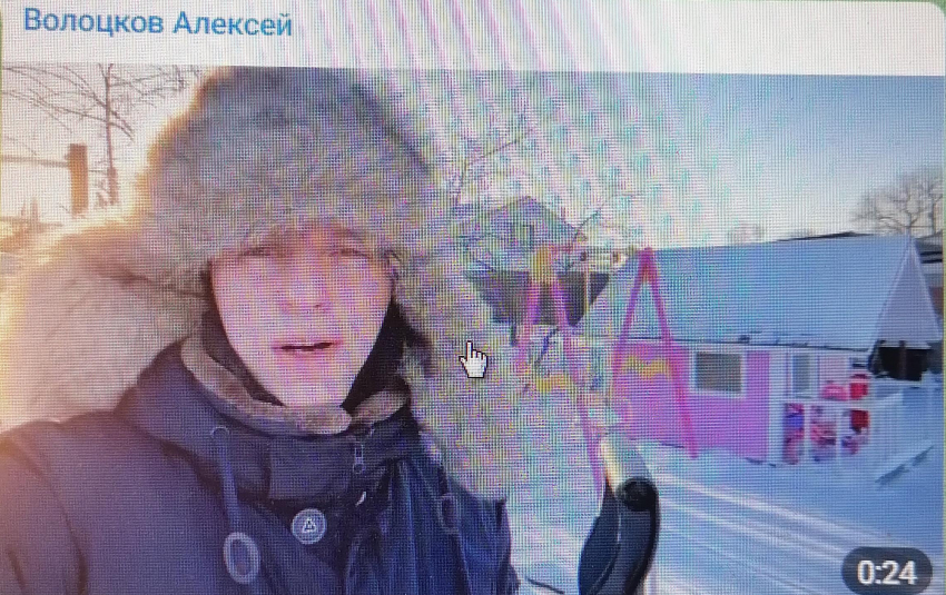 Депутат камышан  в Госдуме Алексей Волоцков в ушанке рассказал, что чистит от снега дорожки в каком-то дворе