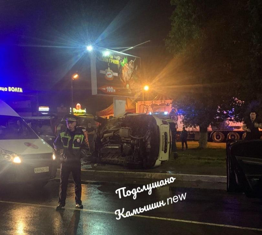 С ночном ДТП на Бородинском мосту в Камышине изранены водитель и четыре пассажира