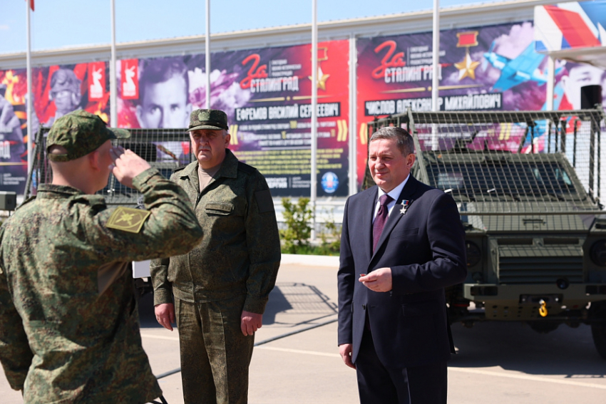 Бронеавтомобили «Сармат» и другую спецтехнику Волгоградская область передала бойцам на СВО