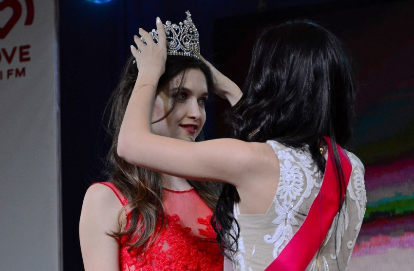 В Волгограде корона «Мисс-2018» уже водружена на головку первой красавицы, в Камышине все еще впереди