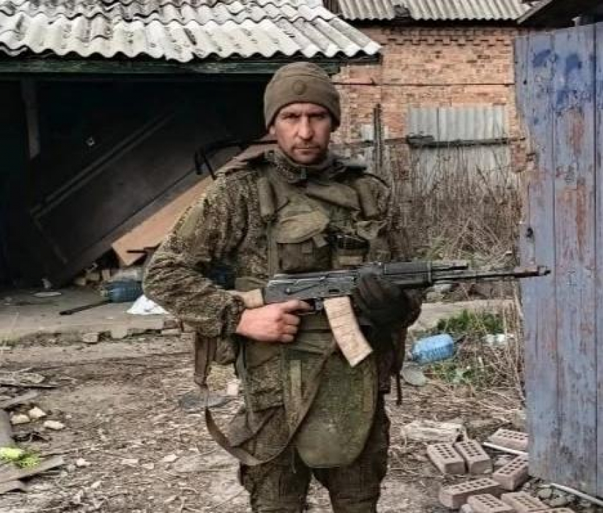 В глубинке Камышинского района проводят в последний путь бойца СВО