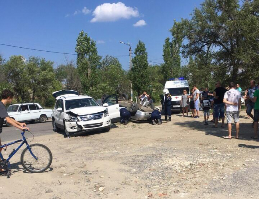После вчерашнего ДТП на улице Ленина пассажирка отечественной легковушки была доставлена в больницу