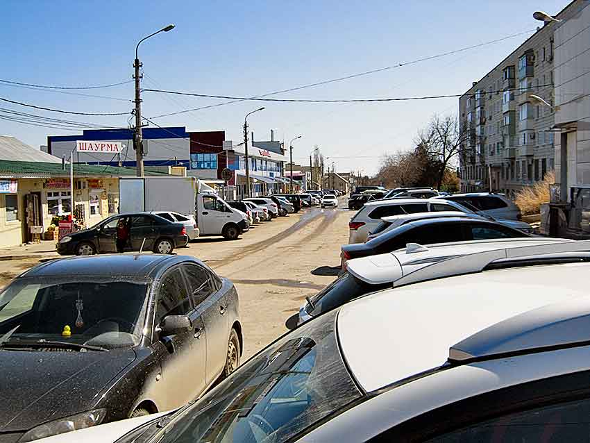 В Камышине водителям не хватает мест на парковках, - камышанин