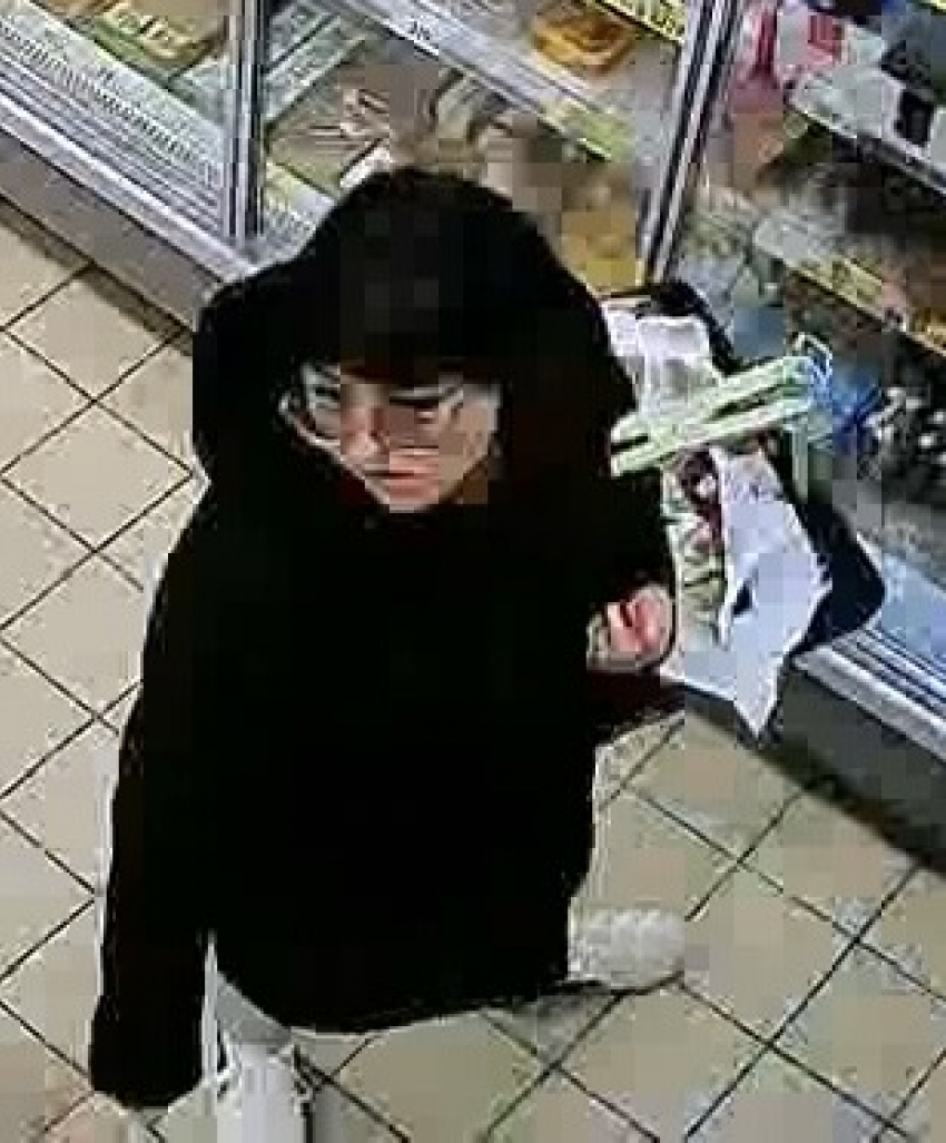 Полиция Камышина разыскивает женщину, подозреваемую в совершении кражи
