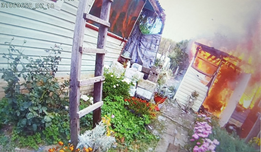 В Камышинском районе полицейские увидели дым и бросились предотвращать пожар