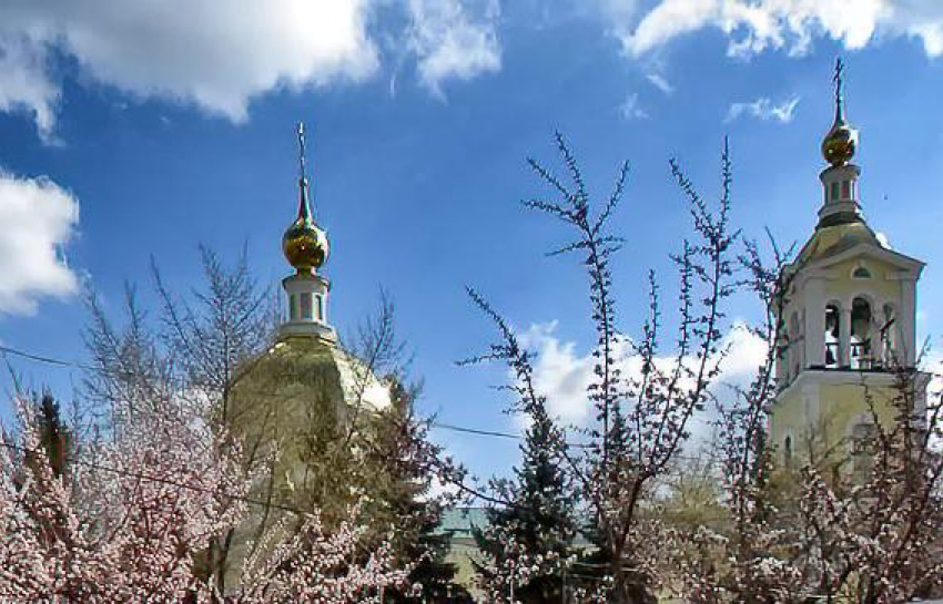 Стало известно о проведении служб в двух храмах Камышина владыкой Феодором