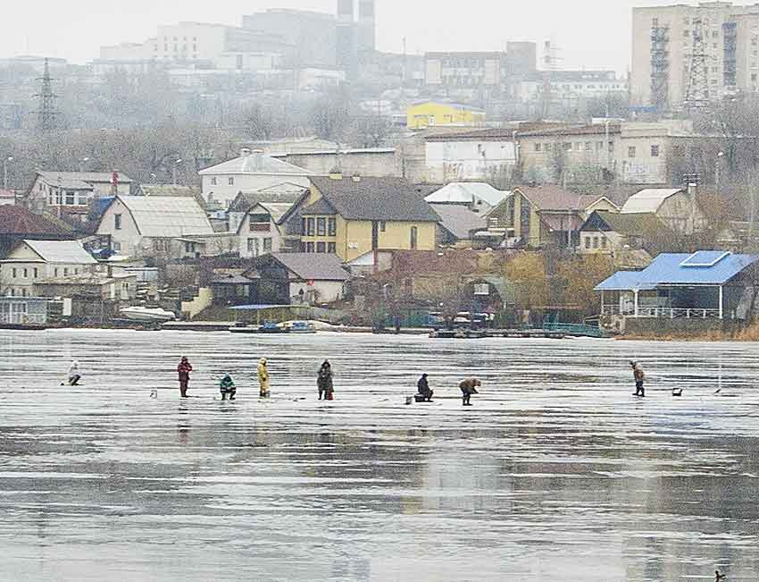 На глазах очевидцев провалился под лед и утонул рыбак, - «Блокнот Волжского"