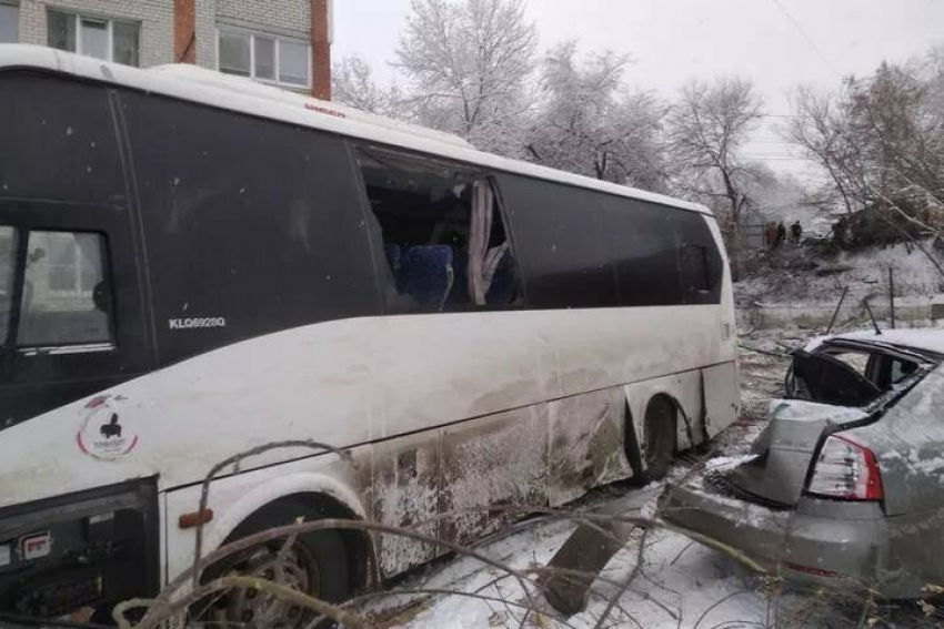 В тяжелое ДТП 18 декабря попал автобус Жирновск-Саратов: 6 израненных, смято 7 легковушек (ВИДЕО)