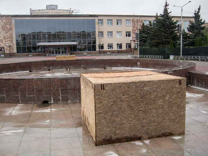 В Камышине начинается консервация фонтана у ДК «Текстильщик» на зиму
