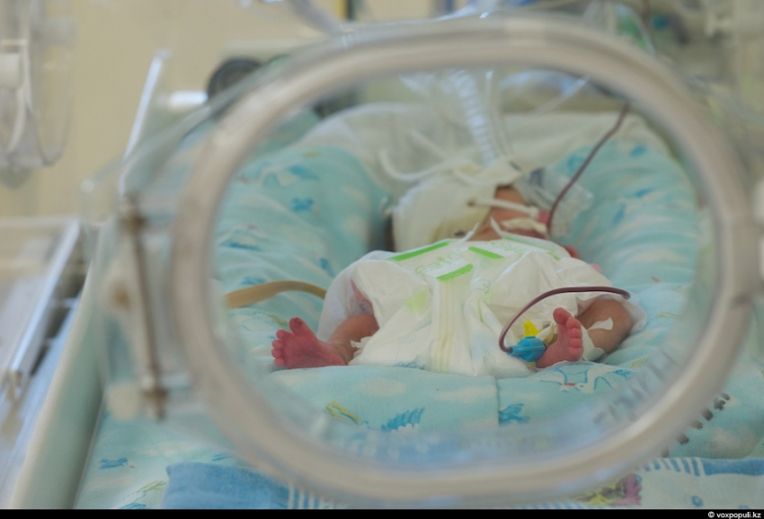 Шок: медсестра реанимации сожгла новорожденному малышу нос
