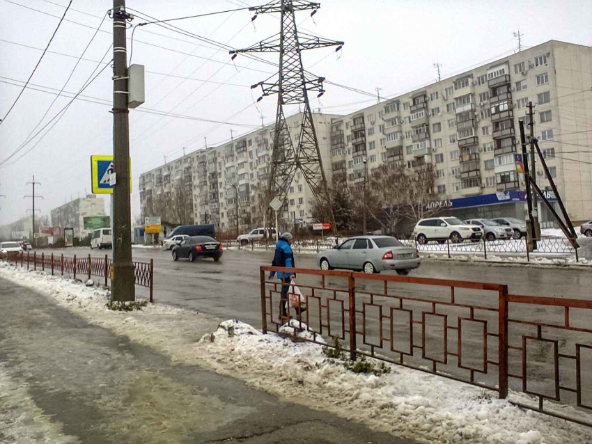 Очевидцы выложили в сеть видеозапись ДТП на улице Базарова с участием пассажирской «Газели» (ВИДЕО)