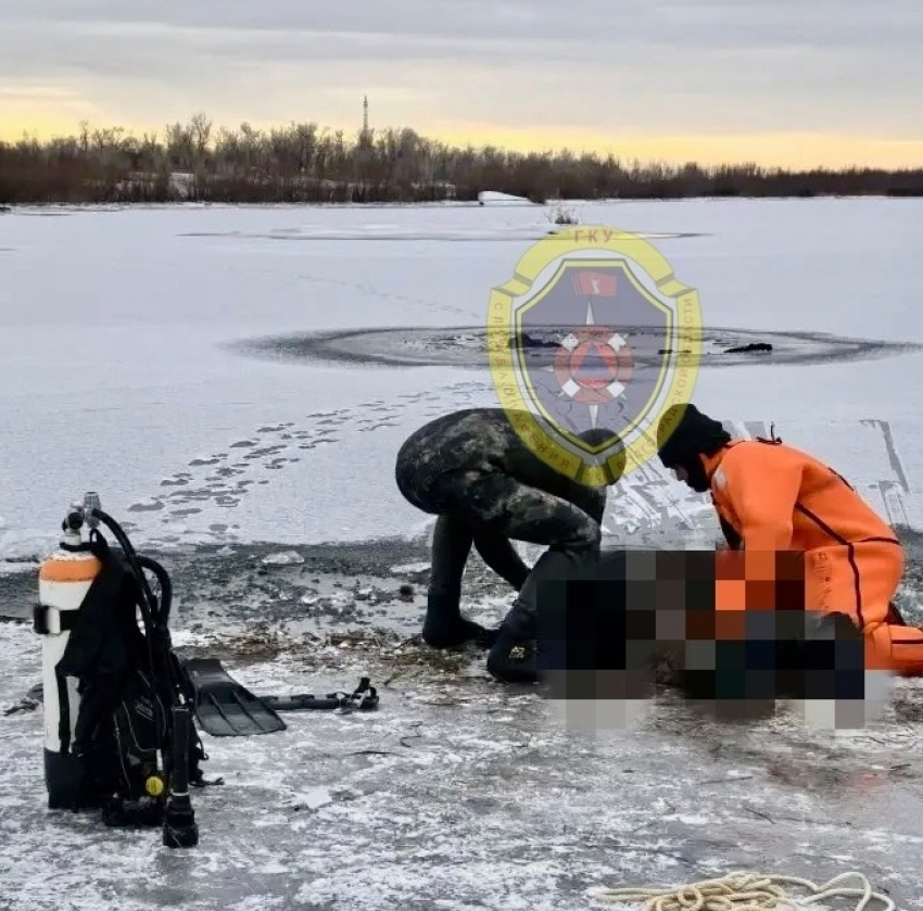 Тело провалившегося под лед  мужчины достали из реки в Волгоградской области