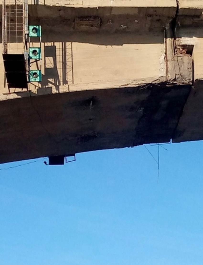 Камышане сфотографировали трещины Бородинского моста и спровоцировали дискуссию, насколько мост безопасен