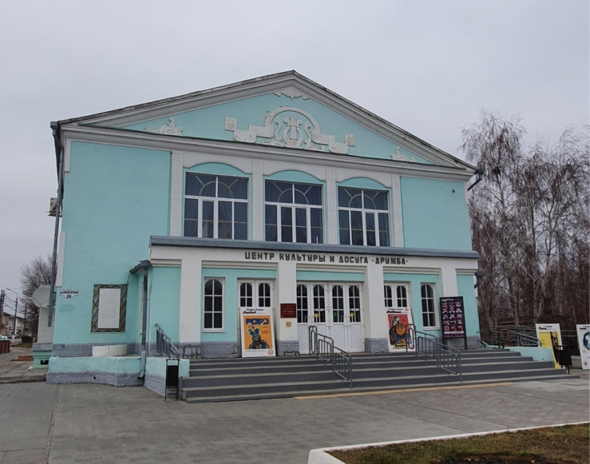 В Камышине на фоне коронавируса отменяются премьеры, выставки, игры КВН