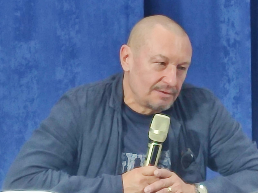 Два известных военкора- «федерала» в один голос «выгнали» с войны журналисток, даже приехавших на фронт выходить замуж