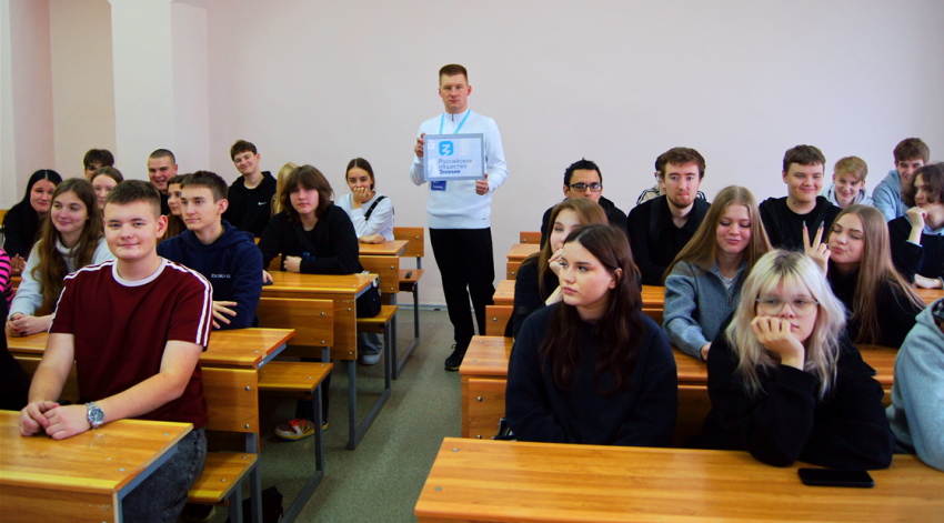 Студентов Камышинского технологического института во время специальной лекции учили отличать обычный конфликт от травли