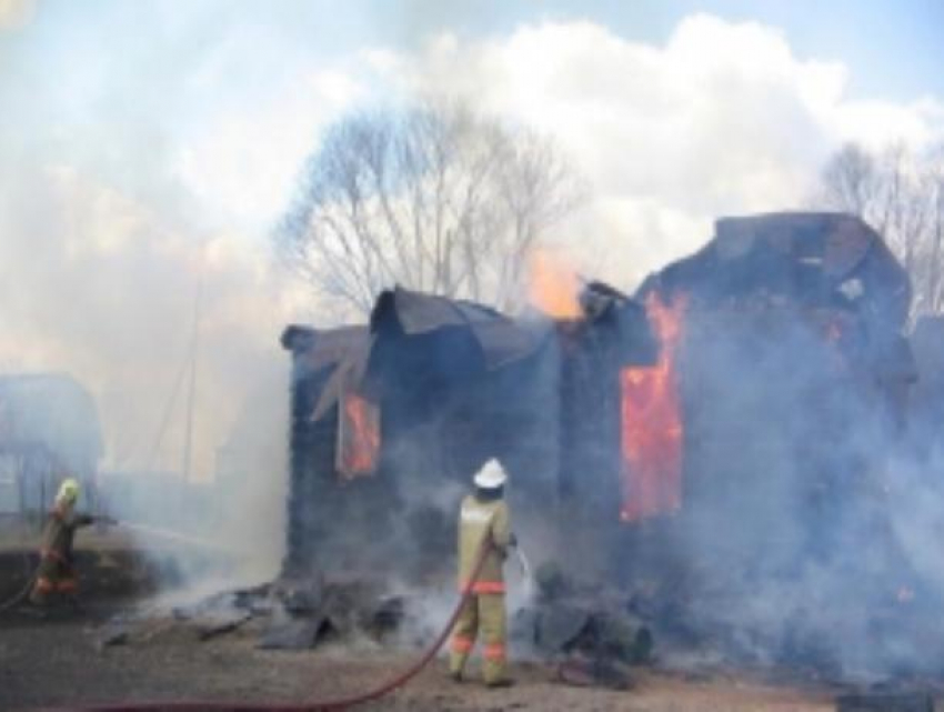 В городе Петров Вал Камышинского района из-за неисправного дымохода вспыхнула частная баня