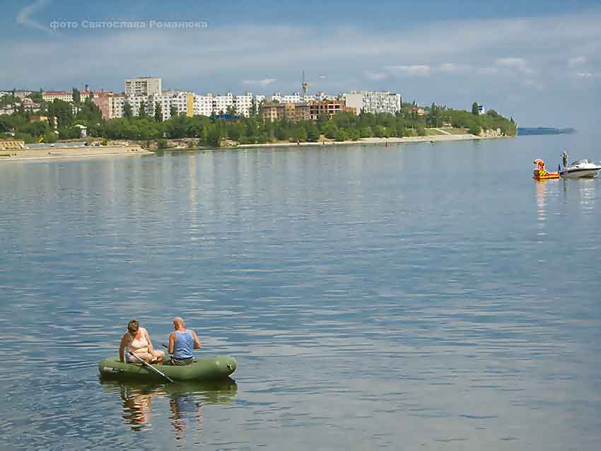 К концу лета контролирующие структуры сделали открытие, что в Камышине есть несанкционированные места купания
