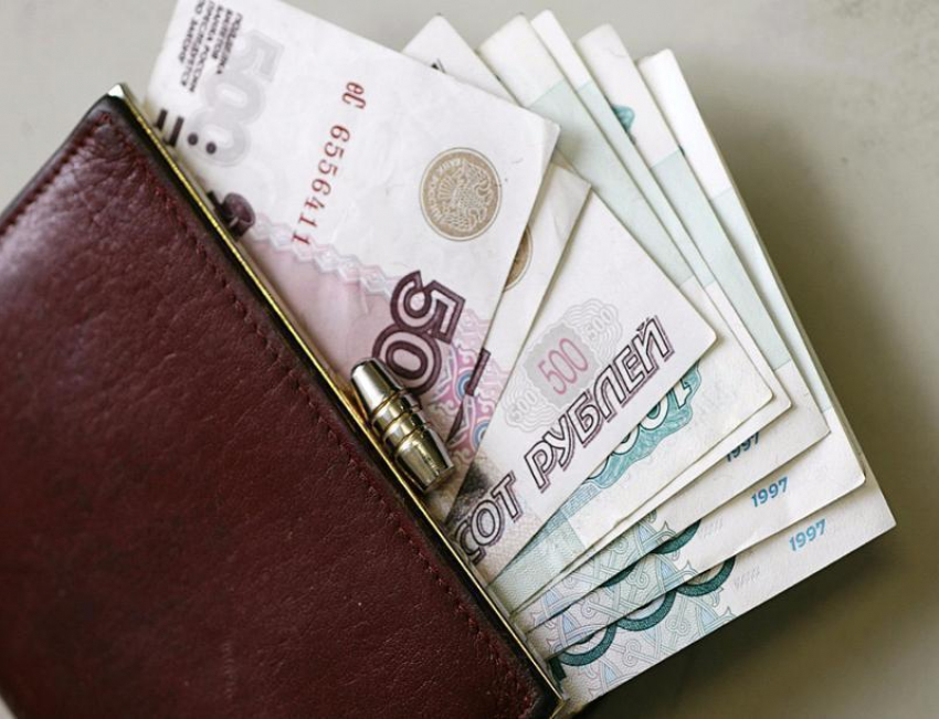 Работодателям Камышина  предлагают платить зарплату работникам не менее 11 829 рублей 60 копеек