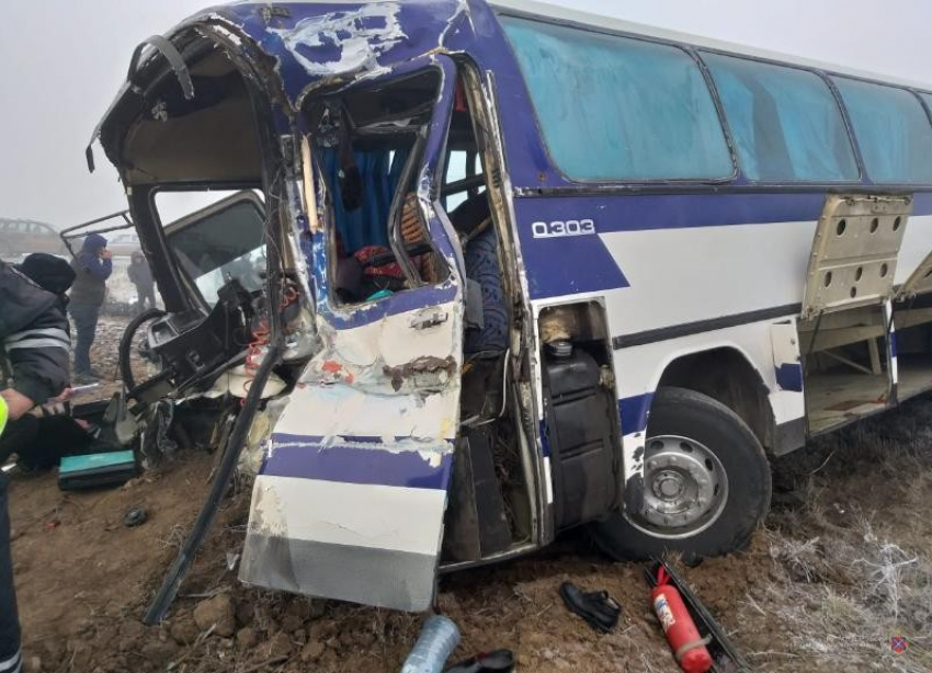 Еще один автобус с пассажирами разбился в Волгоградской области
