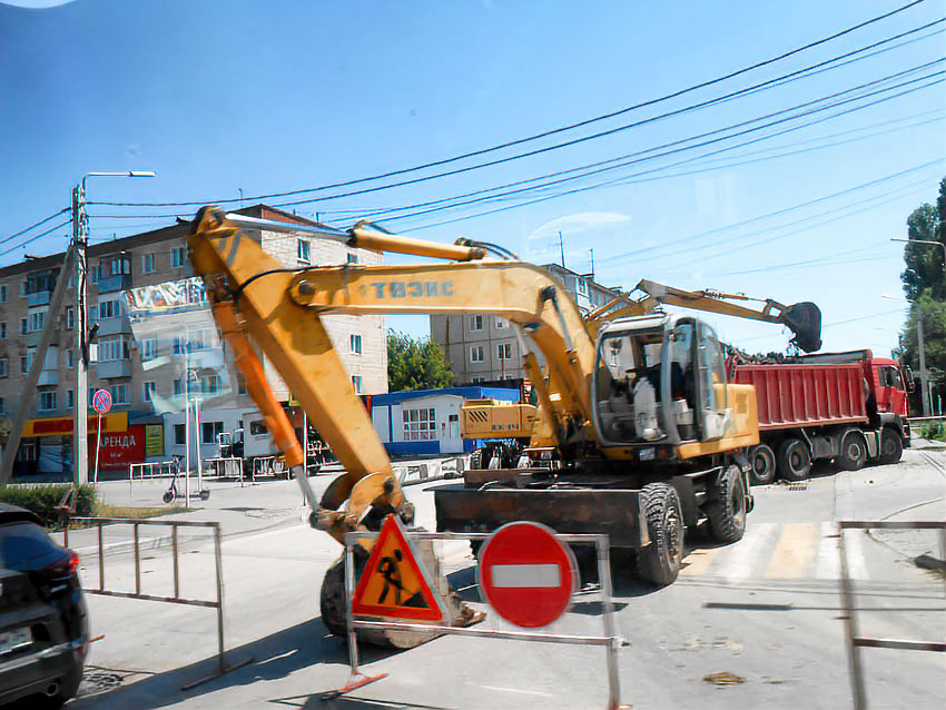 В Камышине выполняются дорожные работы в центре «старого» города - без объявлений о перекрытии улиц