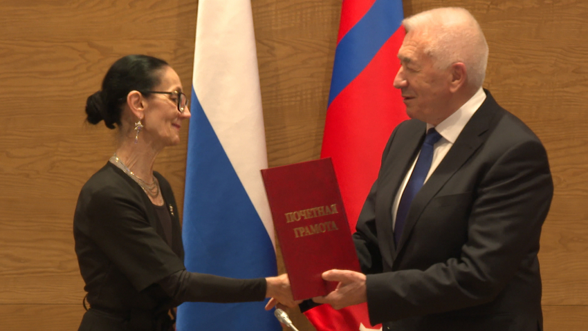 Балетмейстер Дворца культуры «Текстильщик» в Камышине,  руководитель  «Театр танца и души» Манон Меликова награждена грамотой Облдумы