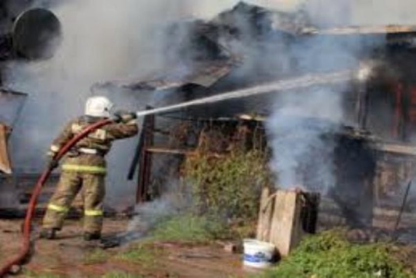 Жителей села Дворянского в Камышинском районе напугало пламя рядом с домами