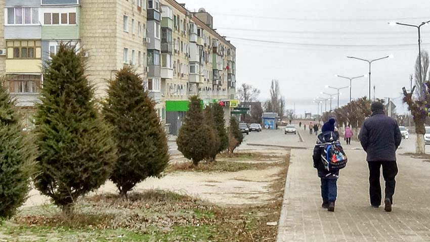 В разных частях города коммунальщики отключают свет и горячую воду в многоквартирных домах сегодня, 17 декабря