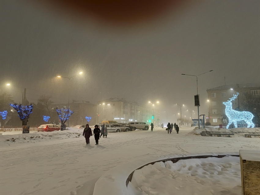 В Камышине сегодня, 19 февраля, метель замела город в считанные часы, придала улицам таинственность и красоту, но...