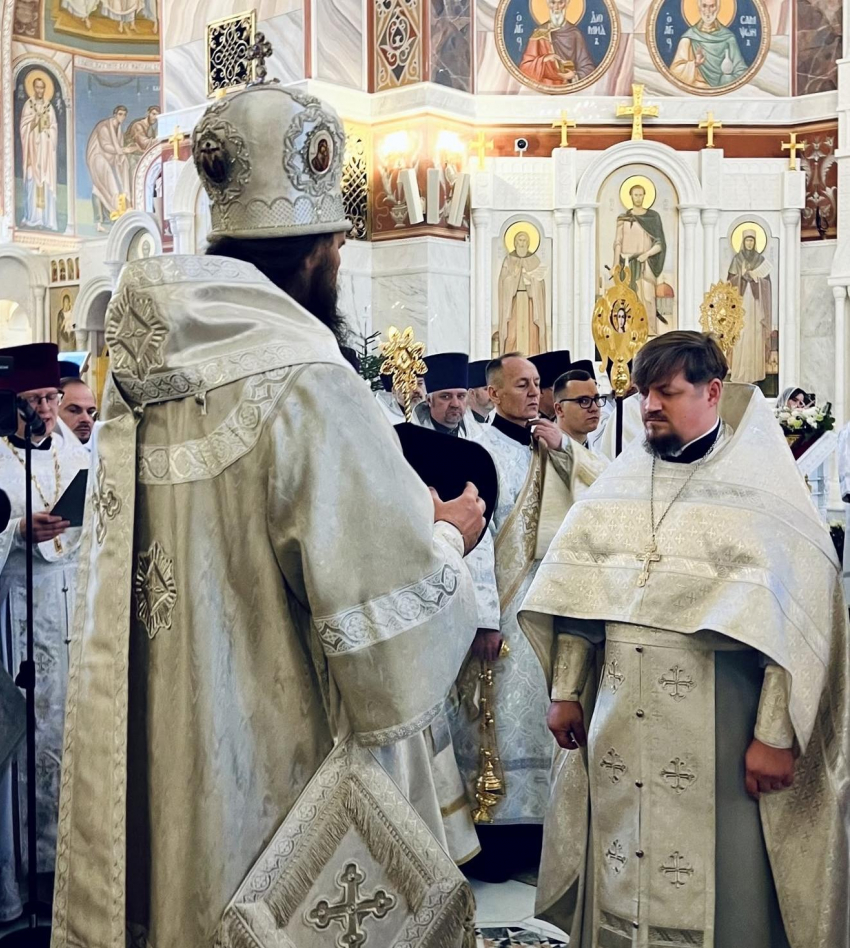 Права ношения камилавки удостоен клирик Никольского кафедрального собора Камышина иерей Михаил Макаров