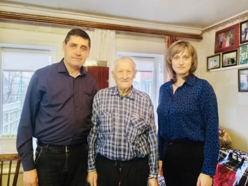 "Не раскисать!": 95-летний труженик тыла Валентин Елманов из Камышинского района рассказал, как надо на позитиве управляться по хозяйству в глубинке