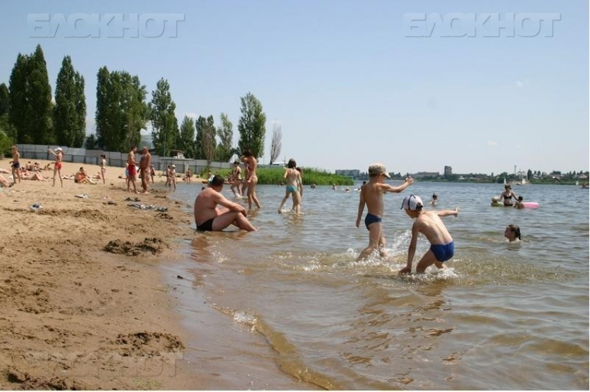 Пьяного 79-летнего пенсионера и молодого парня вытащили из воды спасатели Камышина