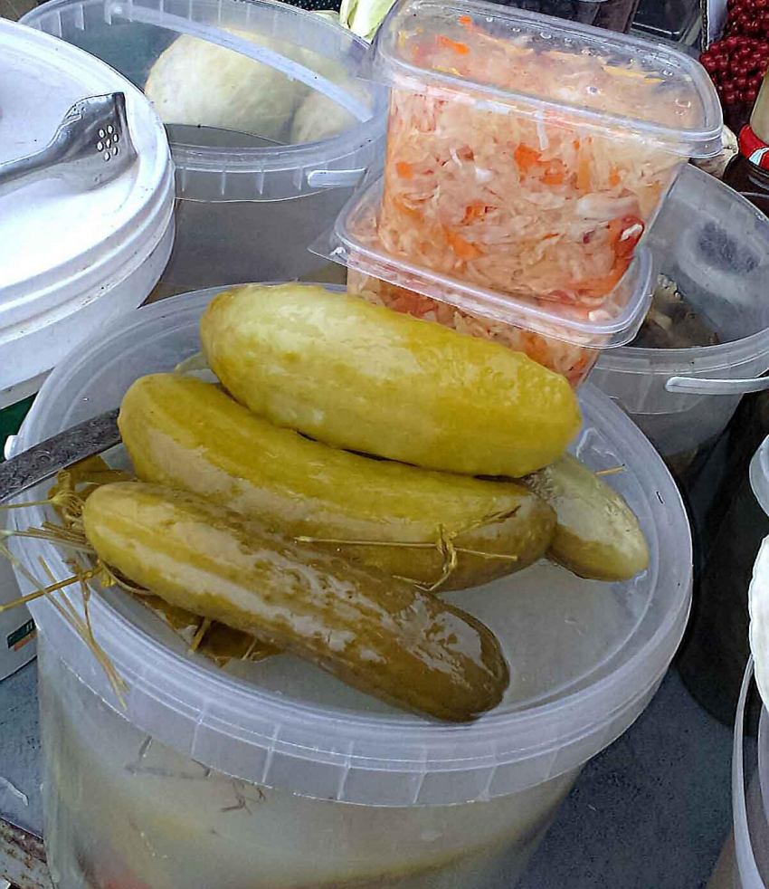 В Камышине в Старый новый год подешевели соленые огурцы на рынках