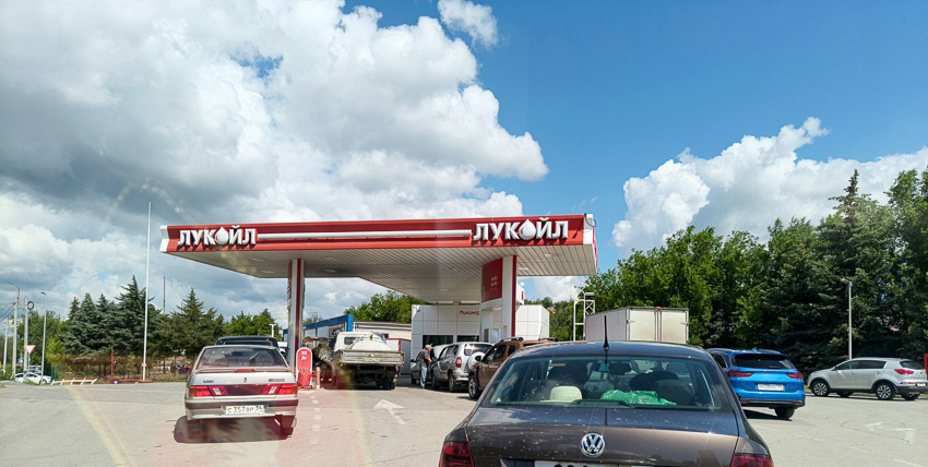 «Китайцы сорвут куш»: волгоградский политолог Гусий о перебоях с бензином в России  